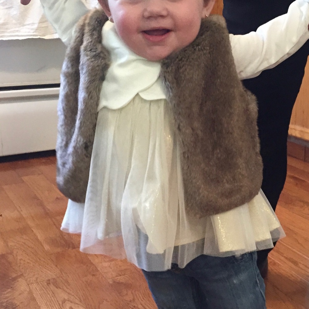Gap fake fur vest 12-24m